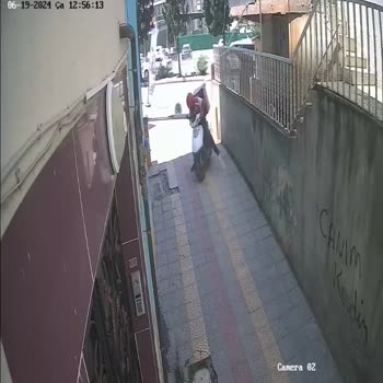 Yemeksepeti Motorlu Kurye Otopark Bariyerine Zarar Verdi, Çözüm Bekliyorum!