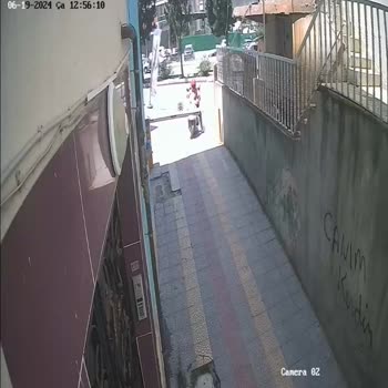 Yemeksepeti Motorlu Kurye Otopark Bariyerine Zarar Verdi, Çözüm Bekliyorum!