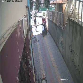 Yemeksepeti Motorlu Kurye Otopark Bariyerine Zarar Verdi, Çözüm Bekliyorum!