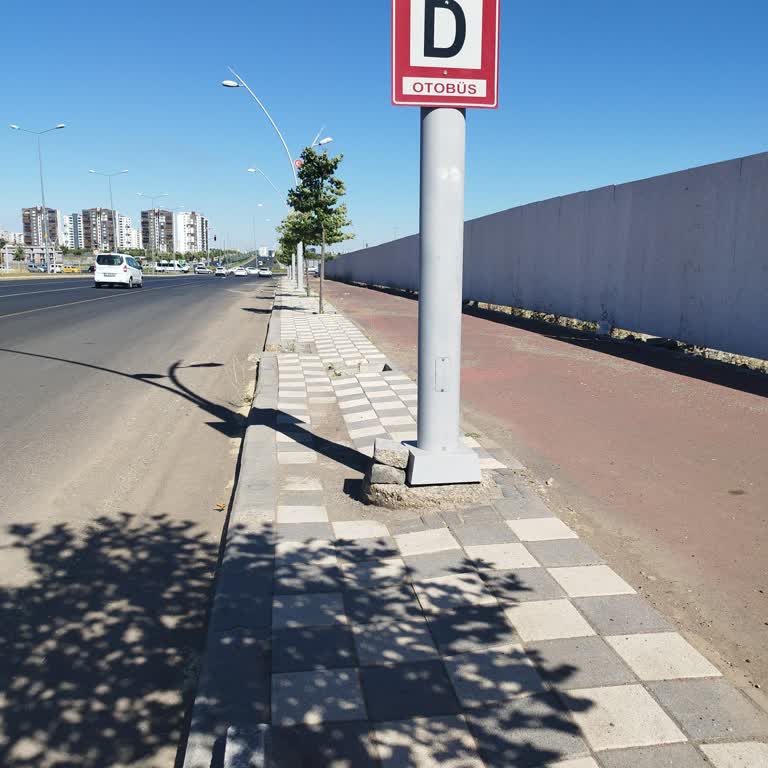 Kayapınar Belediyesi Otobüs Durakları Düzgün Yapılmıyor Halk Mağdur