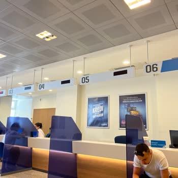 Yapı Kredi Bankası Beklemek Ve Geç Kalmak