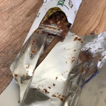 Nestle Ala Damak Çikolatasının İçinden Fıstık Aroması Ve Fıstık Yok