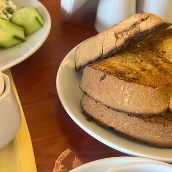 Grand Temizel Otel Sarımsaklı Sinekli Yemekler