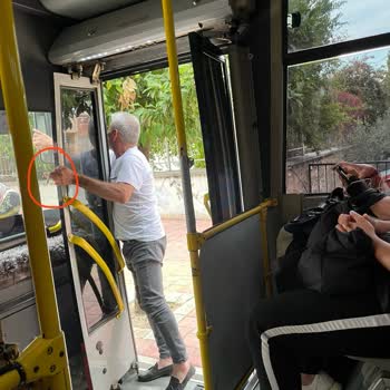 Antalya Büyükşehir Belediyesi Halk Otobüsü Şoför Sigara İçme Sorunu