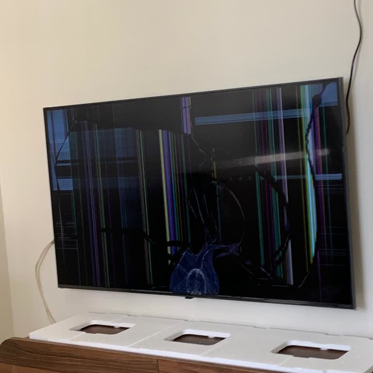 Hepsiburada Sıfır Alınan LG TV'NİN Ekranı Kırık Çıktı.