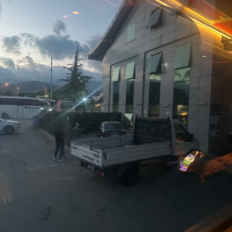 Metro Turizm Belediye Otobüsü Gibi Her Sokakta Durdu