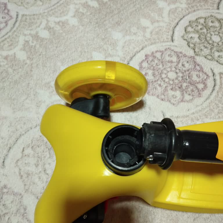 BİM Rookie Scooter Aparatı Kırıldı: Yedek Parça Talebi Ve Mağduriyet