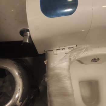 Opet'te Tuvalet Hijyen Sorunu!