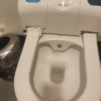 Opet'te Tuvalet Hijyen Sorunu!