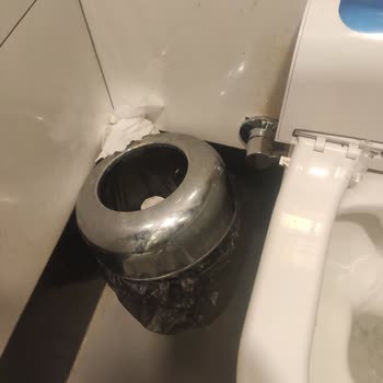 Opet'te Tuvalet Hijyen Sorunu!