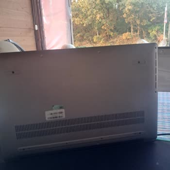 Monster Abra A5 V13.4 Batarya Şişmesinden Kaynaklı Kırık Arka Kapak