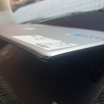 Monster Abra A5 V13.4 Batarya Şişmesinden Kaynaklı Kırık Arka Kapak