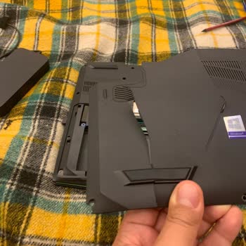 Monster Abra A5 V13.4 Batarya Şişmesinden Kaynaklı Kırık Arka Kapak