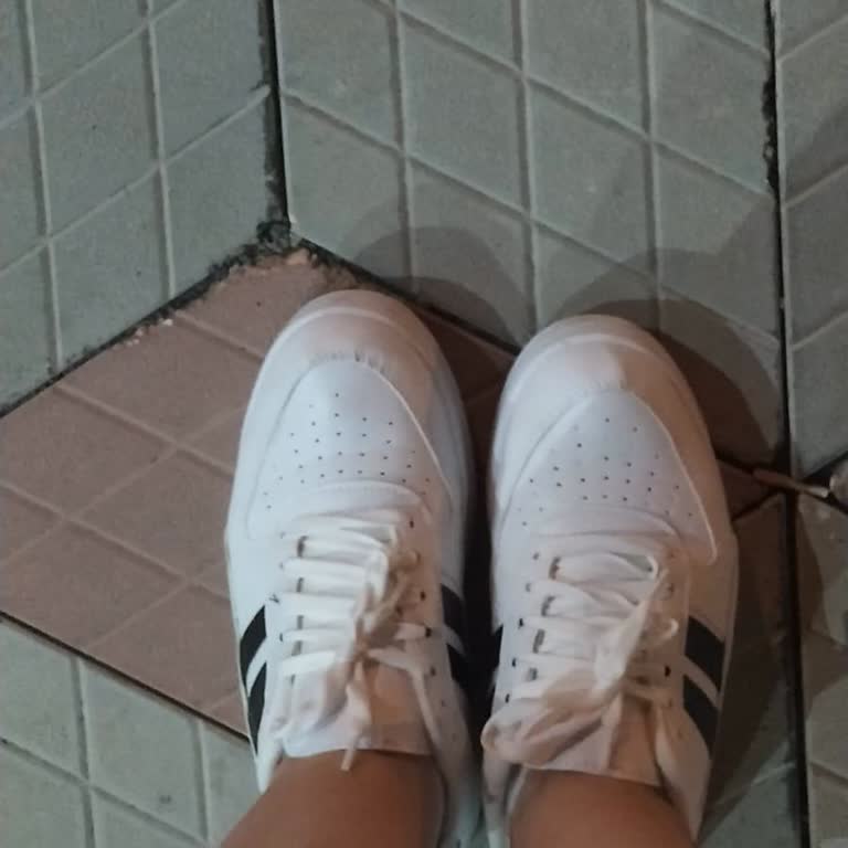 Moda Değirmeni Önü Yamuk Spor Ayakkabı