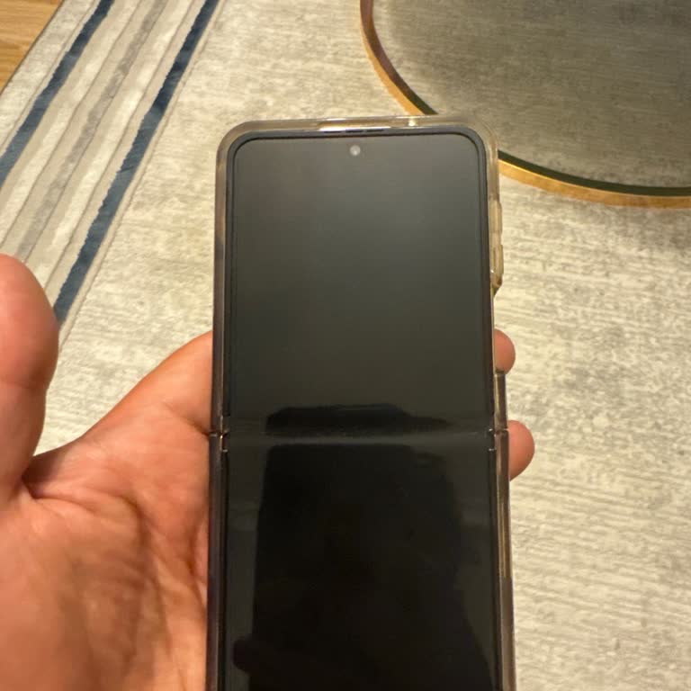 Samsung Flip4 Ekran Kararıyor