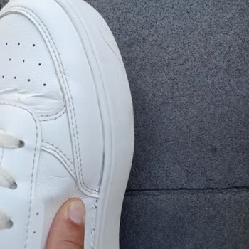 Pull And Bear Ayakkabısının Arkasında Durmuyor!