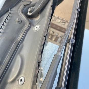 BMW 3.16i (F30 Kasa Kodu) Ön Cam Fitil Çürüme Ve Kırılma Problemi