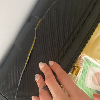 AJet (Anadolu Jet) Bavulum Hasar Gördü Ve Havalimanı Personeli Yardımcı Olmadı