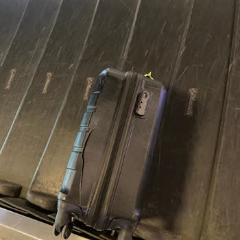 AJet (Anadolu Jet) Bavulum Hasar Gördü Ve Havalimanı Personeli Yardımcı Olmadı