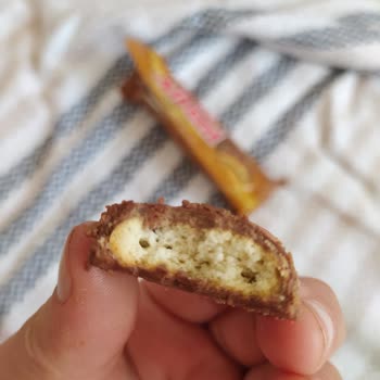 Ülker Ben Karamel Göremiyorum Siz Görebiliyor Musunuz?