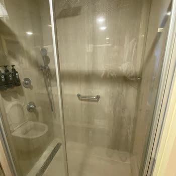 Dolce By Wyndham Çeşme Alaçatı Oda Tuvalet Dolaplar Toz Kıl İçinde