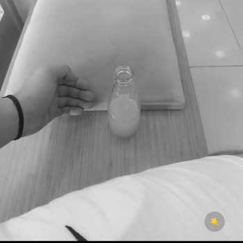 Xiaomi Redmi Note 10S Telefonumun Ön Kamerası Siyah Beyaz Gösteriyor