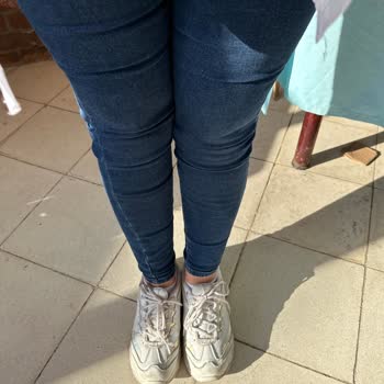 Tommy Hilfiger, Pantolondaki Dikiş Hatası İçin Kullanım Kaynaklı Diyor