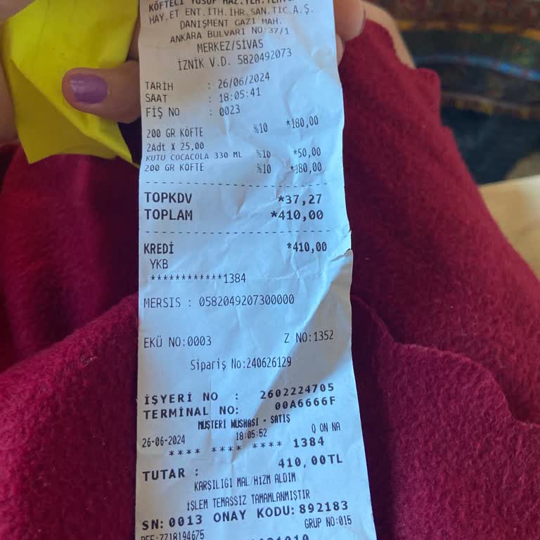 Köfteci Yusuf Sivas Şubesi Sinek Çıktı Tavuktan