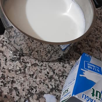 Şok Marketler Bozuk Süt Şoku: Aile Sağlığımız Tehlikede!