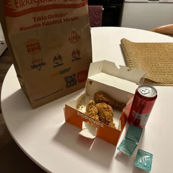 Popeyes's Tıkla Gelsin Yalan Söylüyor.