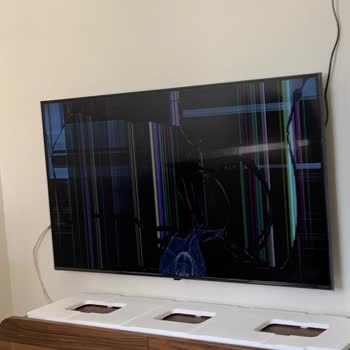 Carrefour SA LG TV Kutusundan Kırık Çıktı.