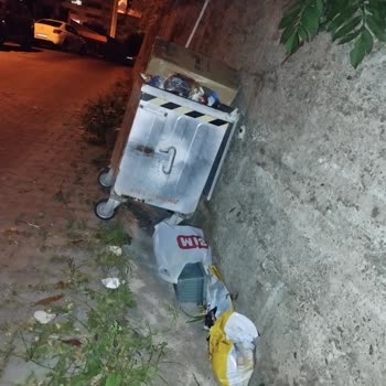 Kilimli Belediyesi Çöpleri Günlerdir Toplamıyor