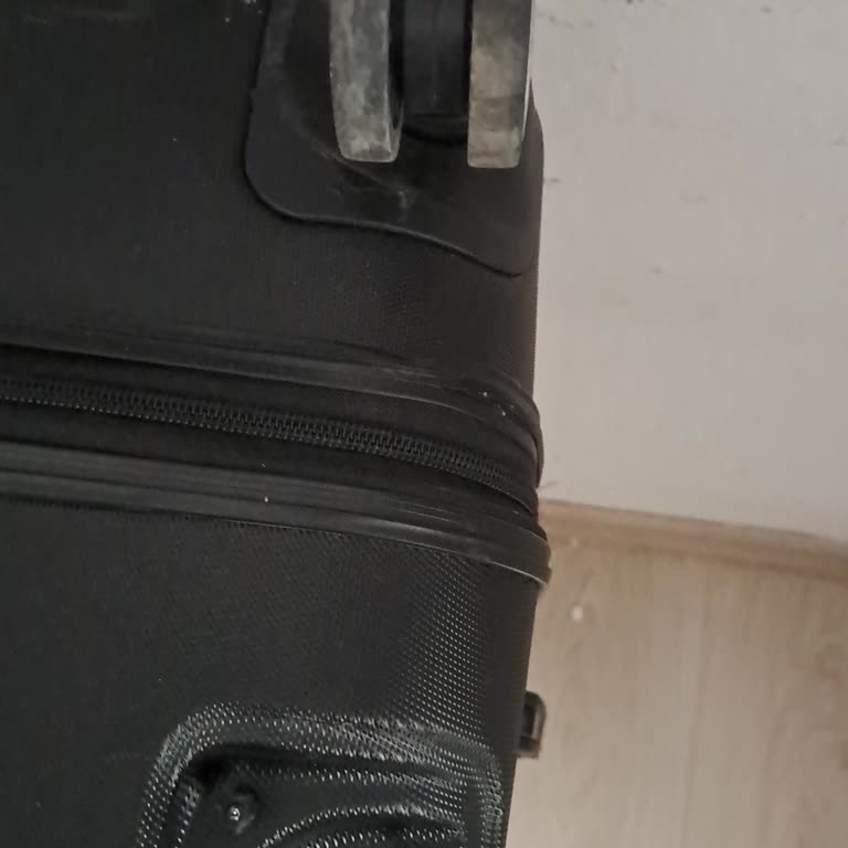 Isparta Petrol Turizm Valizde Oluşan Hasar