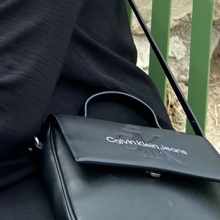 Boyner Calvin Klein Çantamda Lekeler Ve Deri Kopmaları!