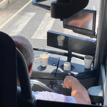 Isparta Petrol Turizm Şoför Ve Muavin Sigara İçti