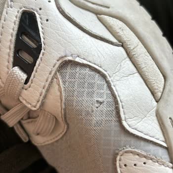 Lacoste Ayakkabılarında Oluşan Delinmeler (SuperStep)