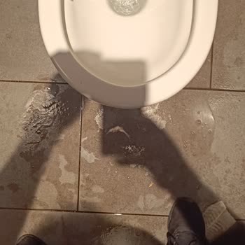 Shell Tuvaletlerin Kötülüğü Ve Bakımsızlığı