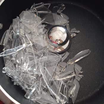 Madame Coco'dan Kırık Tencere Kapağı