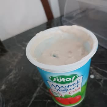 Sütaş Çilek Meyveli Yoğurt