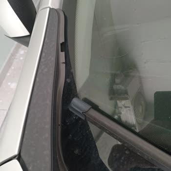Renault Fluence Ön Cam Fitil Bozulması