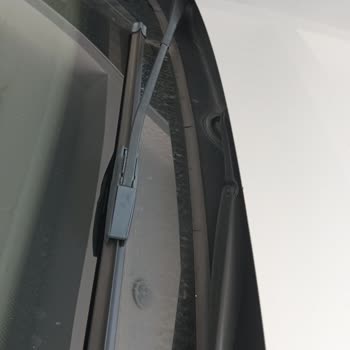 Renault Fluence Ön Cam Fitil Bozulması