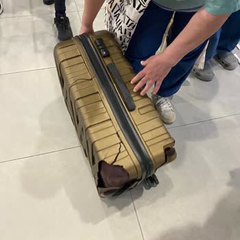 Pierre Cardin Suitcase Damaged During Pegasus Airlines PC1920 Flight