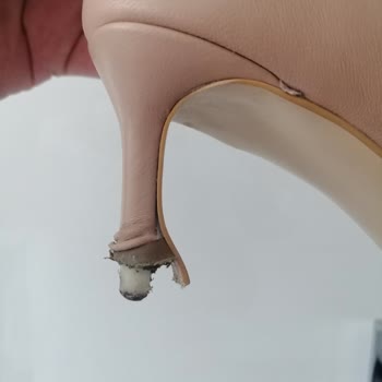 Pelinin Ayakkabıları Topuklu Ayakkabının Bitmeyen Topuk Sorunu