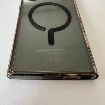 Spigen Şeffaf Kılıf Sararmaz Dediler; Sarardı.