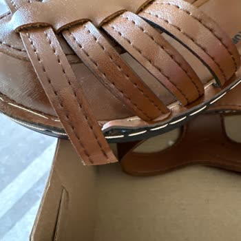 Muggo Satıcısından Aldığım Sandaletim Yırtık Geldi.