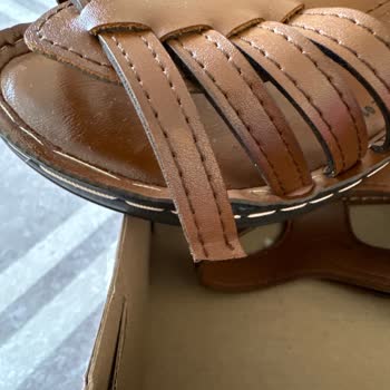 Muggo Satıcısından Aldığım Sandaletim Yırtık Geldi.