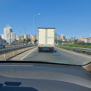 Evkur Kamyon Şoförünün Trafik Canavarlığı