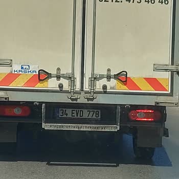 Evkur Kamyon Şoförünün Trafik Canavarlığı