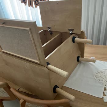 Vivense'den Alınan Kitaplık Ayaklarından Kırılarak Öne Devrildi!