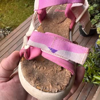 Camper Sandalet Taban Soyulması